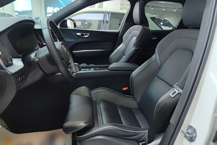 沃尔沃XC60新能源 2022款 T8 插电混动 四驱智远运动版局部细节19