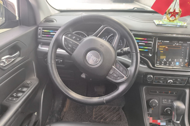 Jeep 大指挥官 2018款 2.0T 四驱臻享版 国V局部细节13