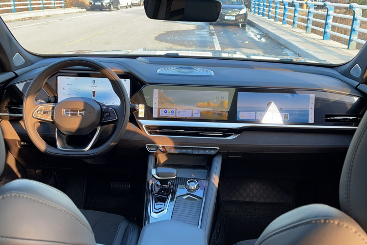 吉利汽车 星越L 2024款 2.0TD 高功自动两驱天际版中控内饰7003