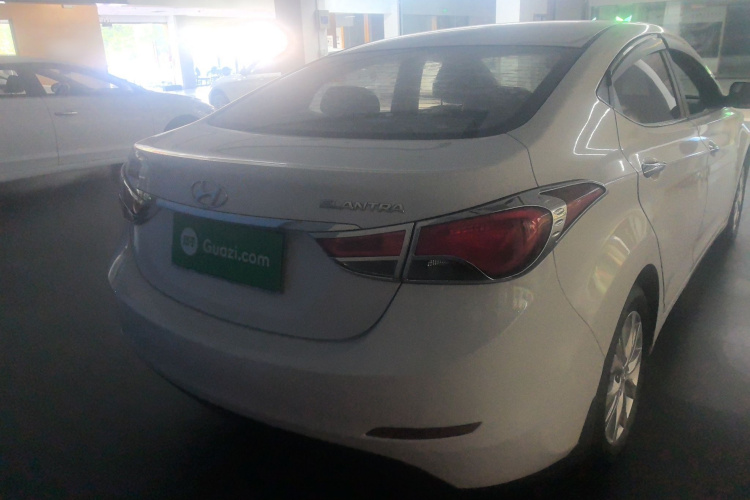 现代 朗动 2016款 1.6L 自动尊贵型车身外观6