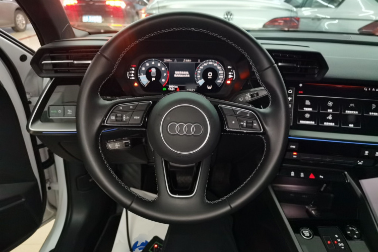 奥迪A3 2024款 A3L Limousine 35 TFSI 时尚运动型中控内饰13