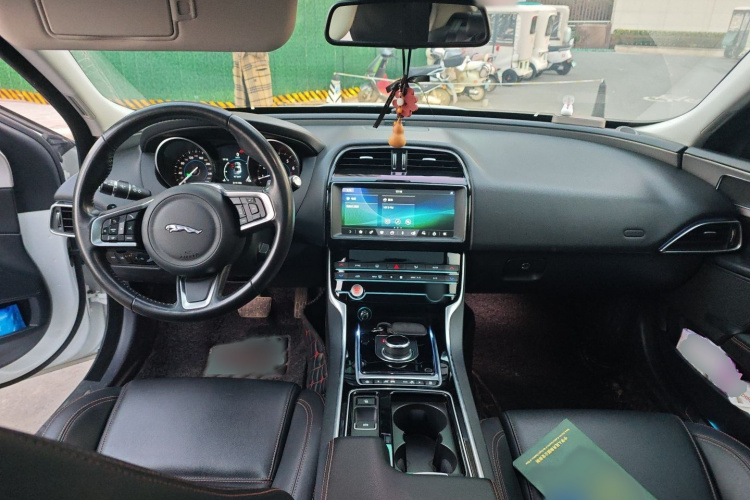 捷豹XEL 2019款 2.0T 200PS 豪华版中控内饰7002