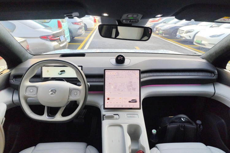 蔚来ES6 2024款 75kWh中控内饰7002