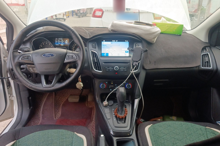 福特 福克斯 2018款 三厢经典 EcoBoost 180 自动精英型中控内饰12
