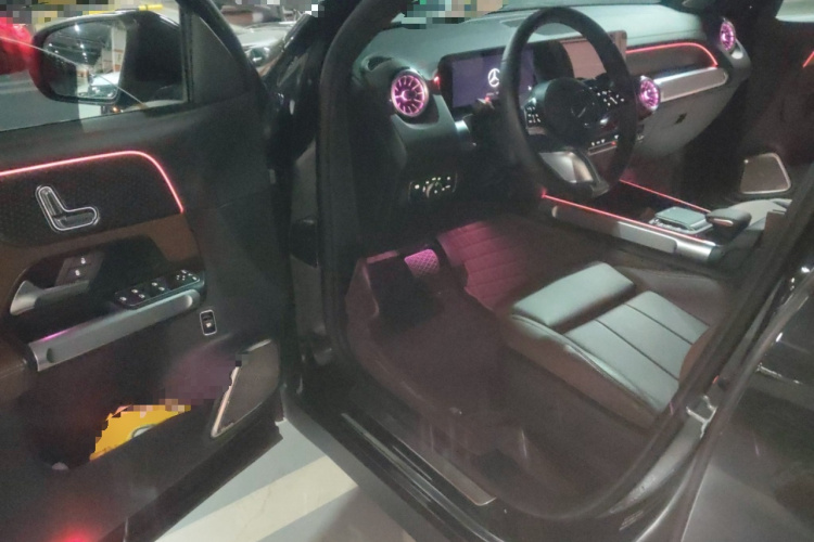 奔驰GLB 2024款 GLB 220 动感型中控内饰20