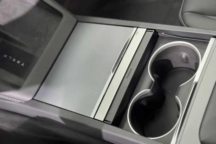 特斯拉 Model 3 2023款 后轮驱动版中控内饰7002