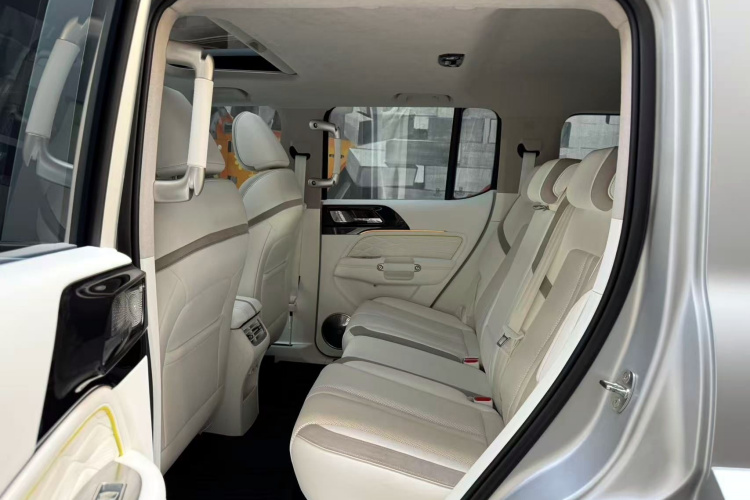 超境汽车 共创坦克300 2021款 2.0T 赛博坦克中控内饰7006