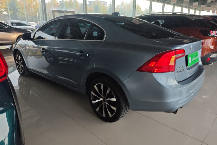 沃尔沃S60 2018款 S60L T3 智进进取版车身外观6003