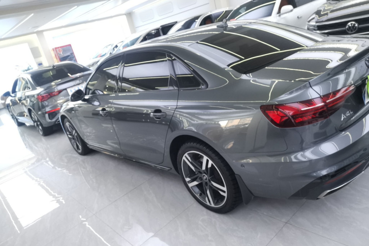 奥迪A4L 2022款 40 TFSI 豪华动感型车身外观4
