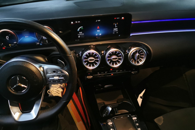 奔驰A级 2021款 A 200 L 运动轿车时尚型中控内饰7002