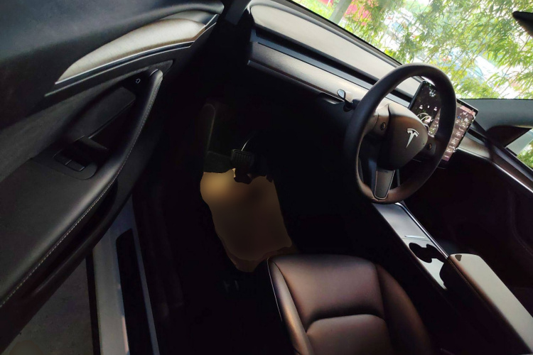 特斯拉 Model Y 2021款 长续航全轮驱动版中控内饰7003