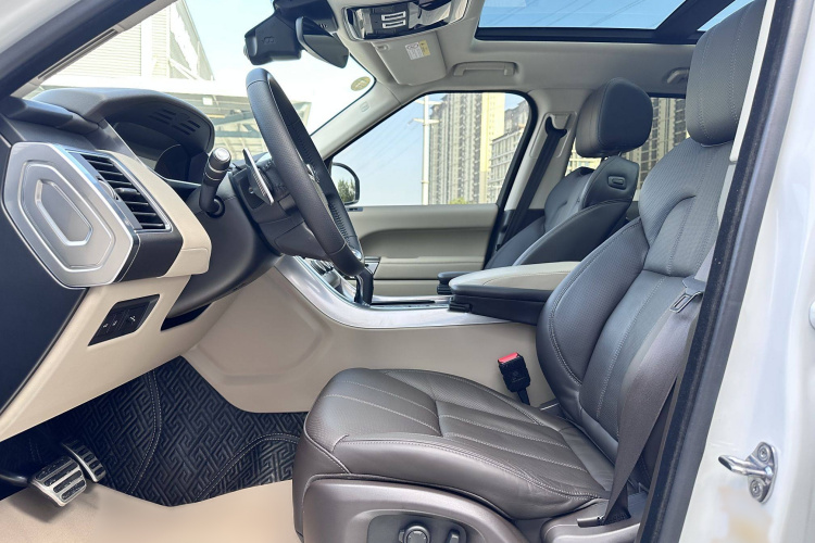 路虎 揽胜运动版 2017款 3.0 SC V6 HSE DYNAMIC中控内饰7002