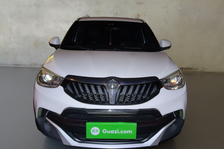 中华V3 2015款 1.5L 手动精英型车身外观2