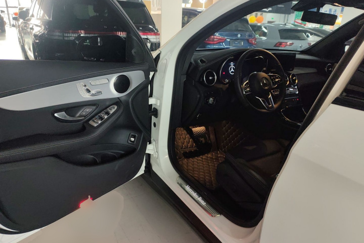 奔驰GLC轿跑 2023款 GLC 260 4MATIC 轿跑SUV中控内饰7003