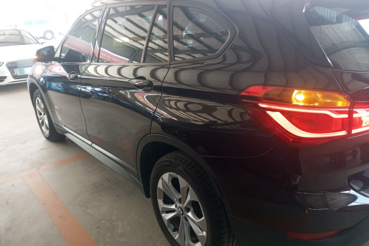 宝马X1 2016款 sDrive18Li 尊享型车身外观4