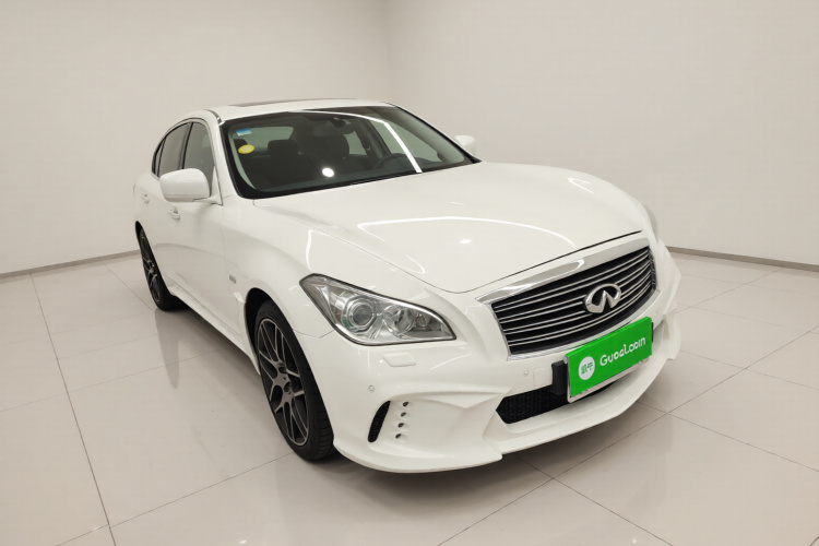 英菲尼迪Q70 2013款 Q70L 2.5L 舒适版车身外观3