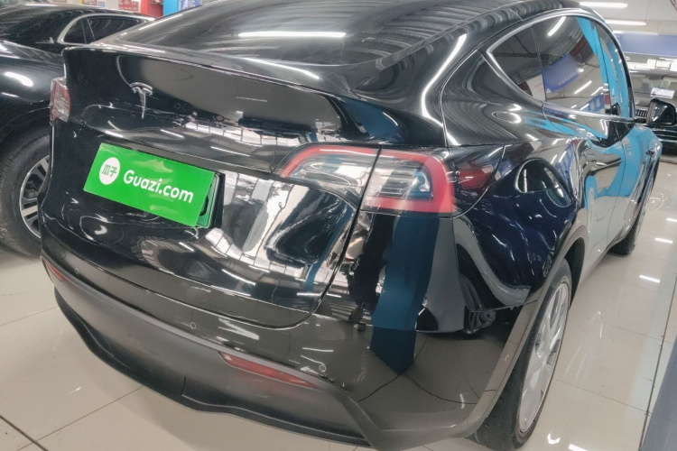 特斯拉 Model Y 2021款 标准续航后驱版车身外观7