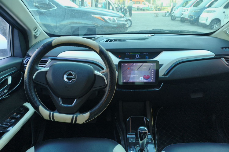 江铃集团新能源 易至EV3 2019款 酷跑版中控内饰12