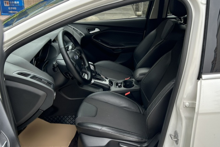 福特 福克斯 2012款 两厢 2.0L 自动豪华运动型中控内饰7007