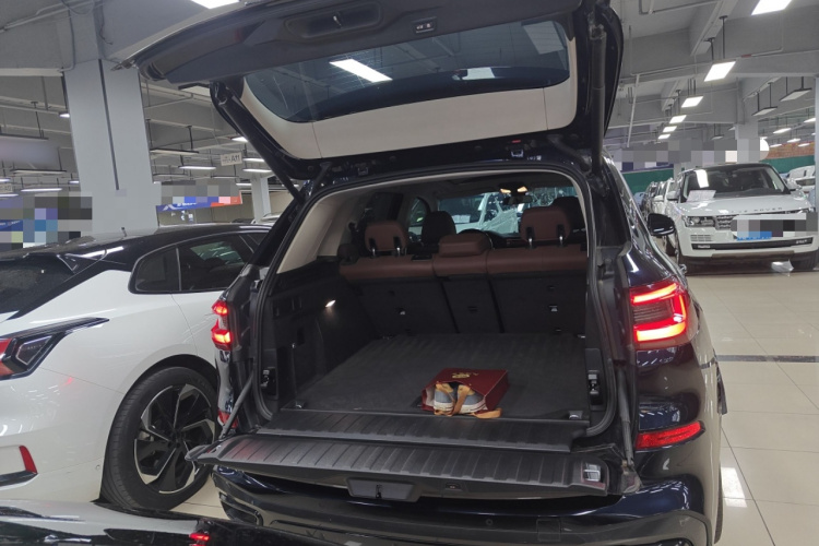 宝马X5(进口) 2021款 改款 xDrive30i M运动套装机舱底盘23