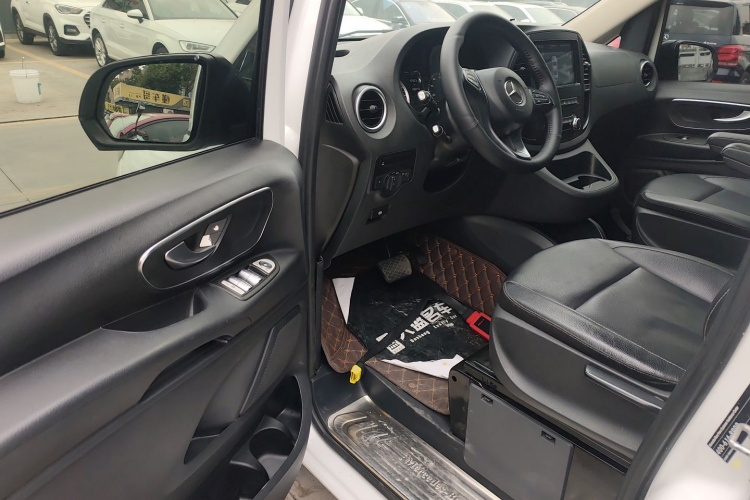 奔驰 威霆 2016款 2.0T 商务版中控内饰7003