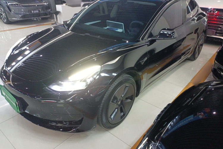 特斯拉 Model 3 2022款 后轮驱动版车身外观4