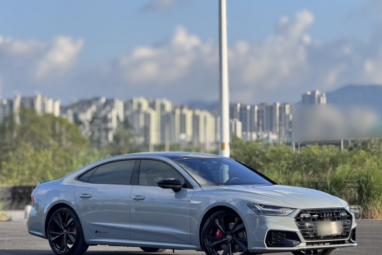 奥迪A7L 2024款 45 TFSI quattro RS 套件竞速版车身外观6001