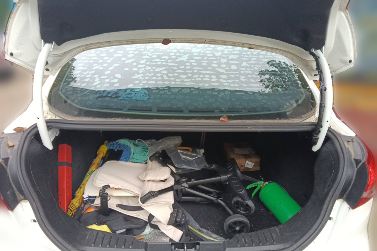 福特 福克斯 2015款 三厢 1.6L 手动舒适型局部细节23