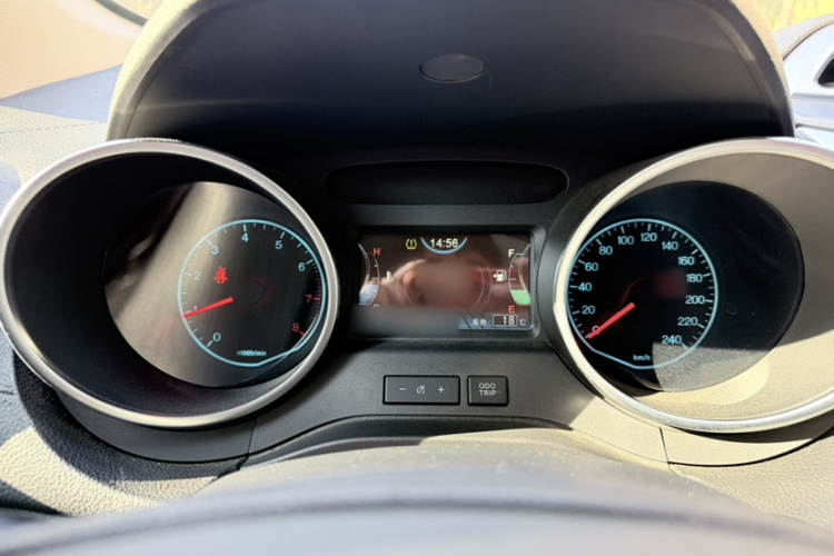 比亚迪 元 2016款 1.5L 手动尊贵型中控内饰7005