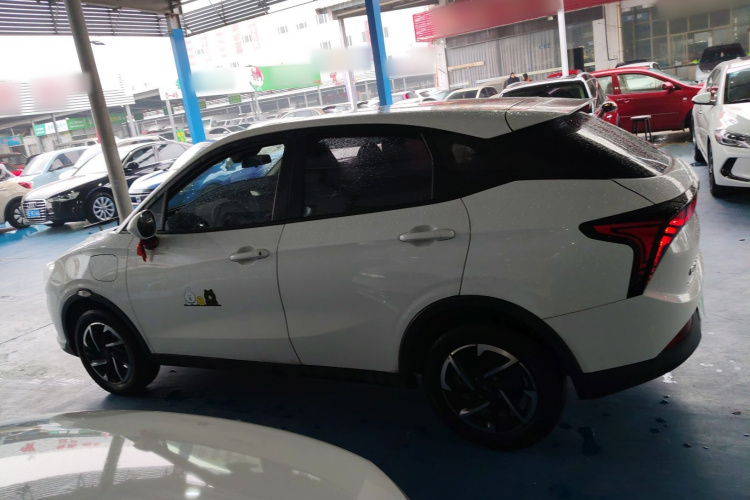 哪吒汽车 哪吒V 2022款 长续航行业定制版车身外观4