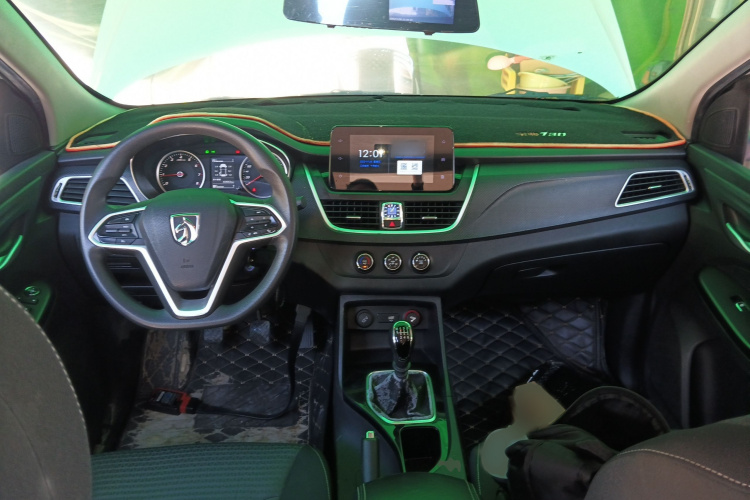 宝骏730 2019款 1.5L 手动时尚型 7座 国VI中控内饰7002