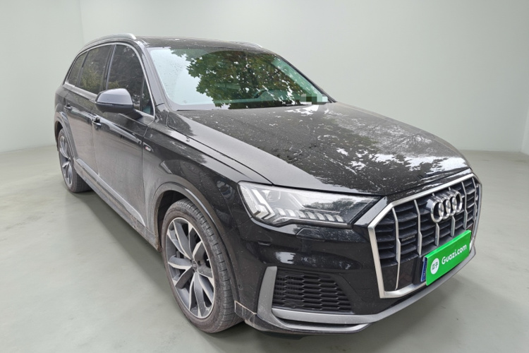 奥迪Q7 2023款 55 TFSI quattro S line运动型车身外观3