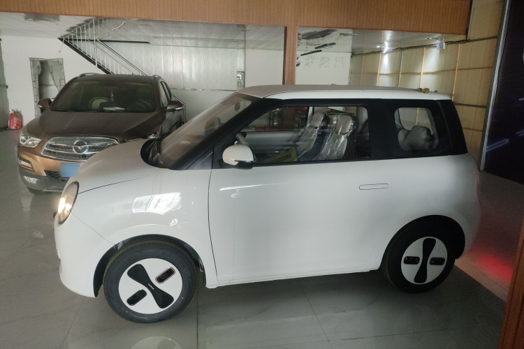 长安启源 长安Lumin 2026款 宝藏版 301km 臻爱米 宁德车身外观4