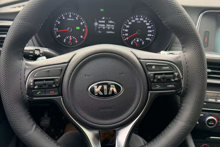 起亚K5 2016款 1.6T 自动LUX中控内饰7001