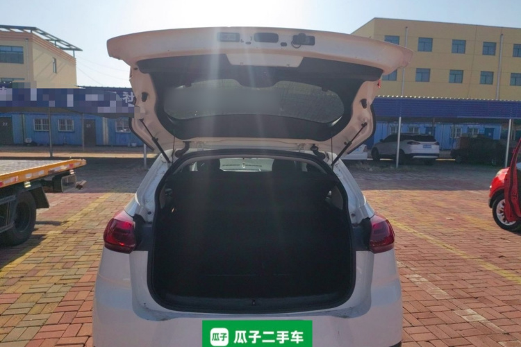 雪铁龙C3-XR 2015款 1.6L 自动先锋型机舱底盘23