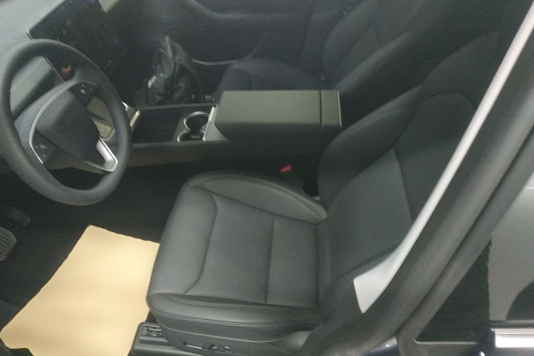 特斯拉 Model Y 2025款 长续航全轮驱动 首发版局部细节19