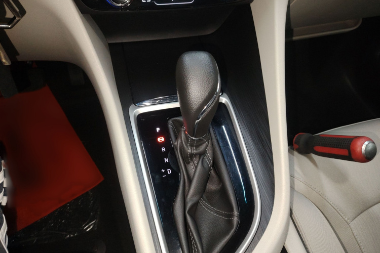 别克GL6 2019款 18T 6座精英型 国VI局部细节18