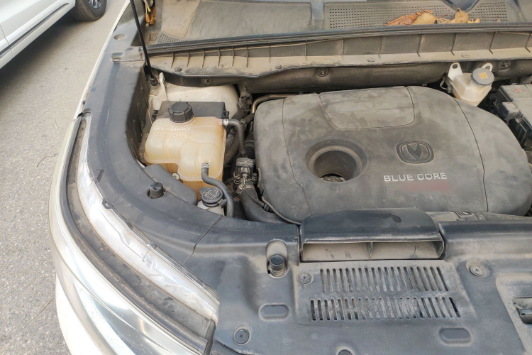 长安CS95 2017款 2.0T 两驱智途版机舱底盘25