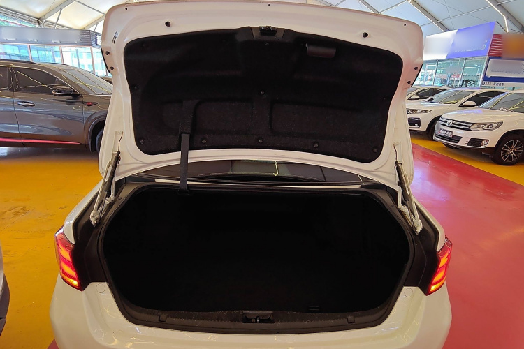 丰田 皇冠 2018款 2.0T 运动版局部细节23