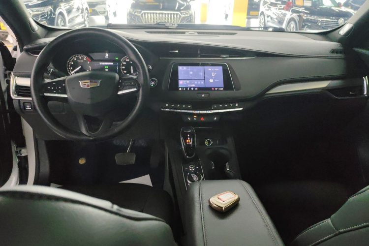 凯迪拉克XT4 2021款 28T 两驱领先型中控内饰12