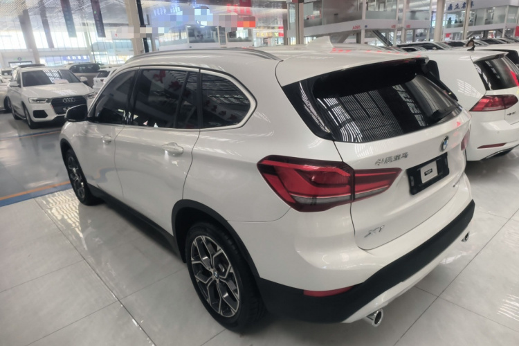 宝马X1 2022款 sDrive25Li 领先型车身外观4