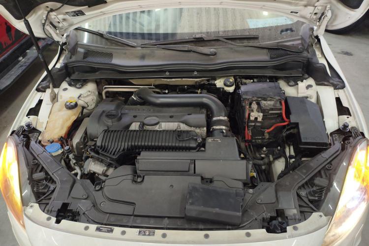 沃尔沃V40 2015款 Cross Country T5 AWD 智雅版机舱底盘24