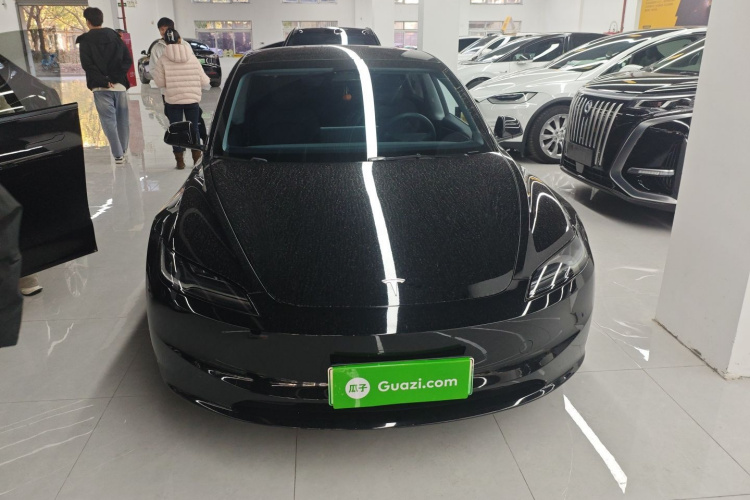 特斯拉 Model 3 2023款 后轮驱动版车身外观2
