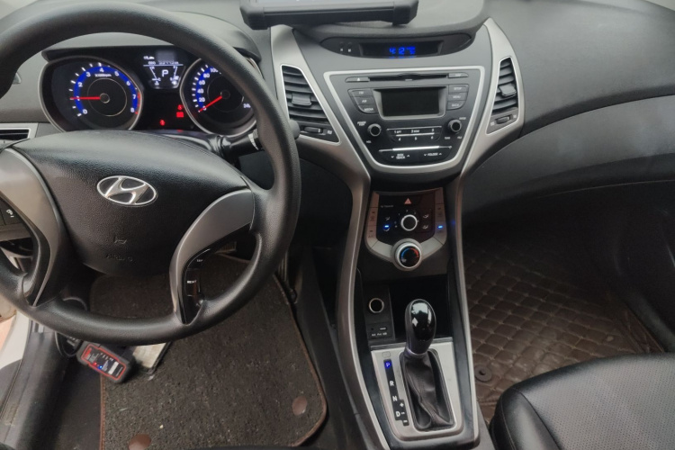 现代 朗动 2016款 1.6L 自动智能型中控内饰12