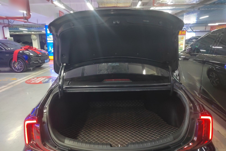 现代 名图 2021款 270TGDi DCT LUX尊贵版机舱底盘23