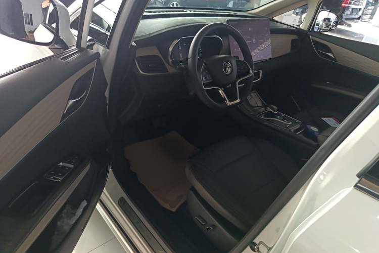 比亚迪 宋MAX新能源 2022款 DM-i 105KM 行政版中控内饰7003