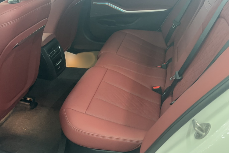 宝马3系 2024款 325Li M运动曜夜套装中控内饰7004