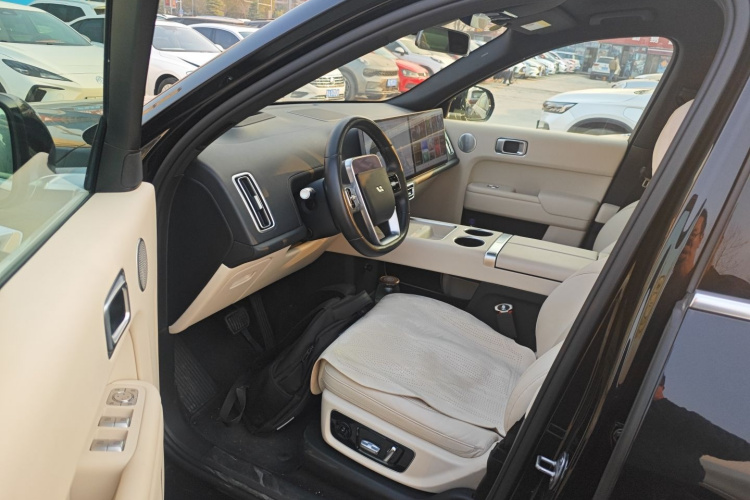 理想汽车 理想L8 2023款 Pro中控内饰20