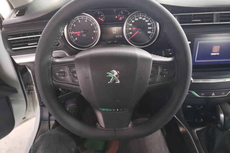 标致408 2016款 1.6T 自动豪华版中控内饰13