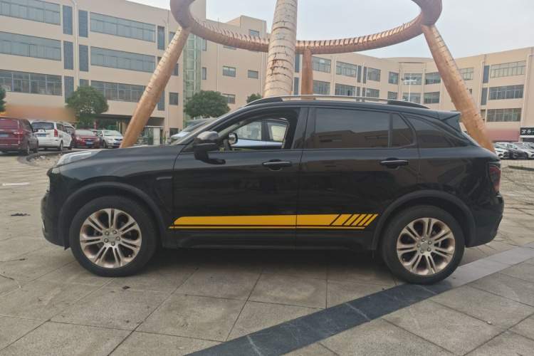 领克01 2017款 2.0T 两驱型Pro版车身外观4